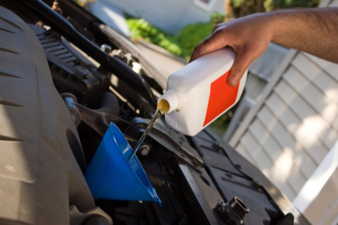 Man changing oil: SBDPro General Auto Info Blog